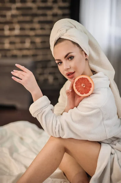 Beautiful Young Woman Towel Her Face Holding White Pillow Bed — Stock Photo, Image