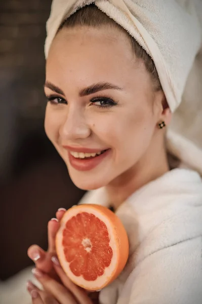 Beautiful Young Woman Towel Her Head Looking Camera — ストック写真