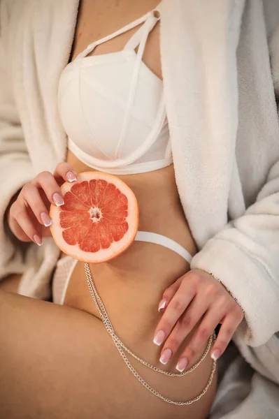 Woman Grapefruit Her Belly — Stok fotoğraf