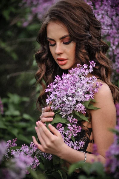 Beautiful Young Woman Long Hair Purple Dress Field Lilac — Stok fotoğraf