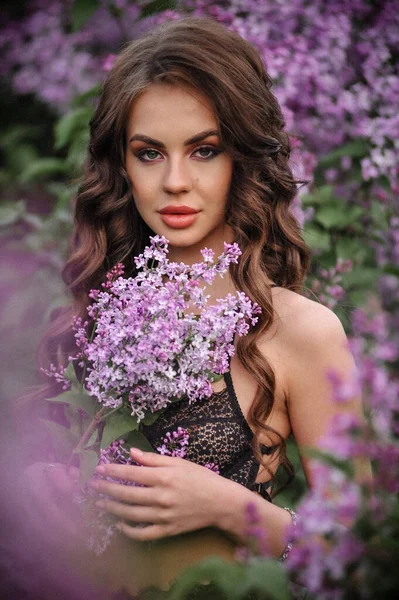 Beautiful Young Woman Long Hair Purple Dress Field Flowers — Stockfoto