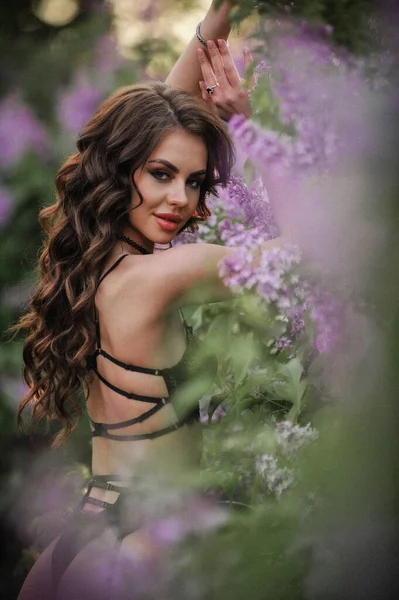 Beautiful Young Woman Long Hair Dress Garden — Stok fotoğraf