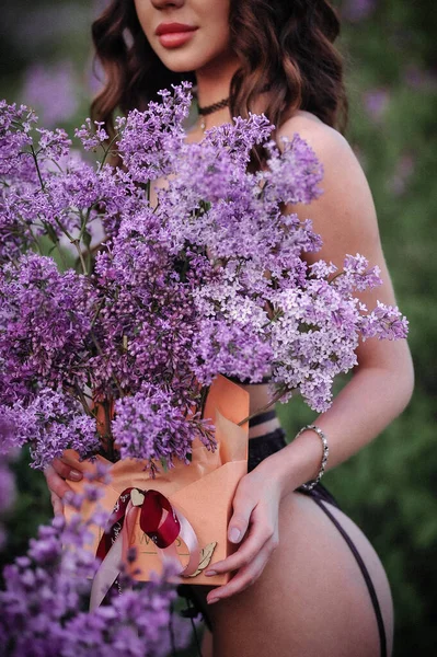 Beautiful Young Woman Pink Hair Purple Dress Bouquet Flowers — 스톡 사진