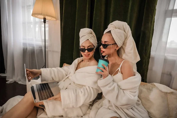 Two Women Using Mobile Phone Drinking Coffee While Standing Morning — Stock fotografie