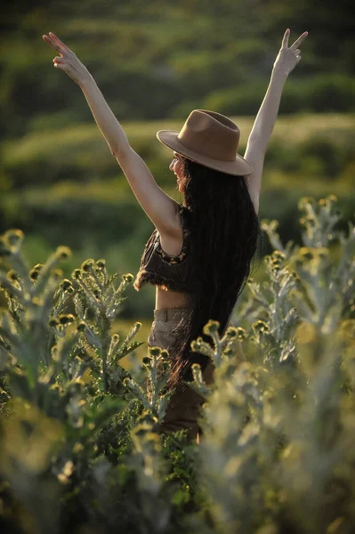 Beautiful Girl Hat Standing Field Sunflowers — Zdjęcie stockowe