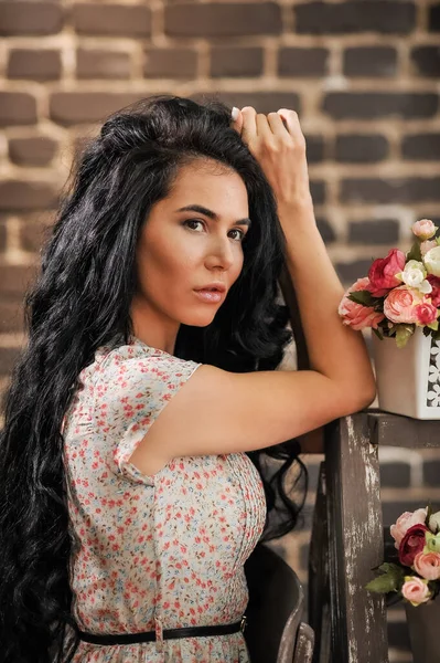 Beautiful Young Woman Curly Hair White Dress Bouquet Flowers — ストック写真