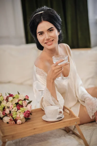 Beautiful Bride Bouquet White Roses Glass Vase — ストック写真
