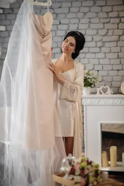 Beautiful Bride White Dress Wedding Bouquet Room — 图库照片