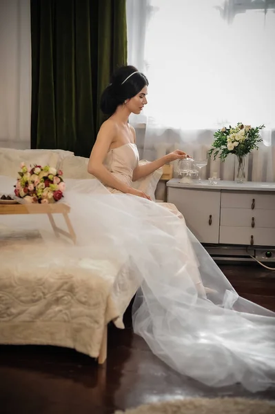 Beautiful Bride White Dress Veil Morning — ストック写真