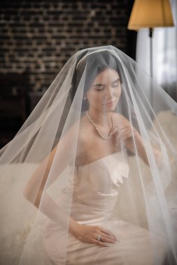 güzel bir gelin duvak