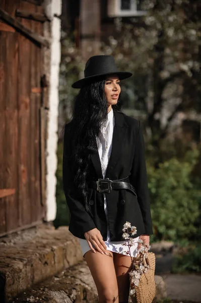 Beautiful Young Woman Black Dress Hat Posing Old City — Stok fotoğraf