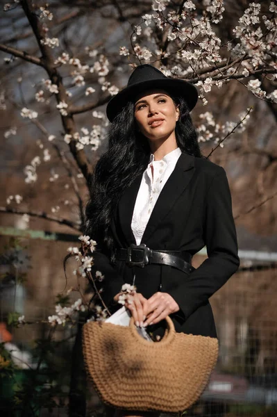 Beautiful Young Woman Hat Coat Posing Park — Stok fotoğraf