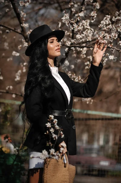 Beautiful Young Woman Hat Black Dress Bag Background — 图库照片