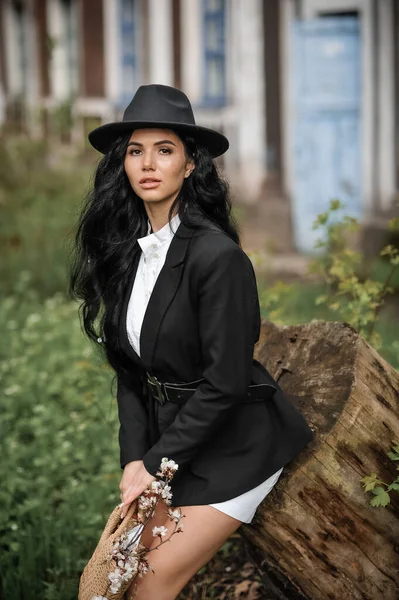 Fashion Portrait Beautiful Woman Black Hat Bridge — Stockfoto