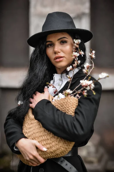 Beautiful Young Woman Black Dress Hat Posing Park — Stok fotoğraf
