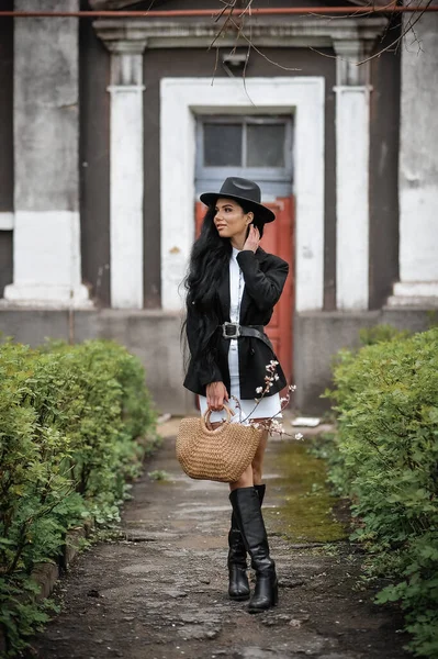 Stylish Fashion Model Girl Leather Jacket Coat Walks Streets City — 스톡 사진