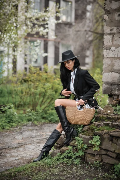 Beautiful Young Woman Hat Black Dress Bag Forest —  Fotos de Stock