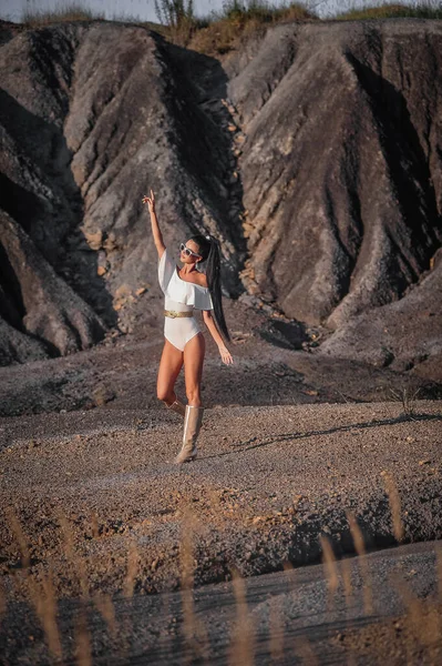 Beautiful Girl Swimsuit White Dress Beach — Fotografia de Stock