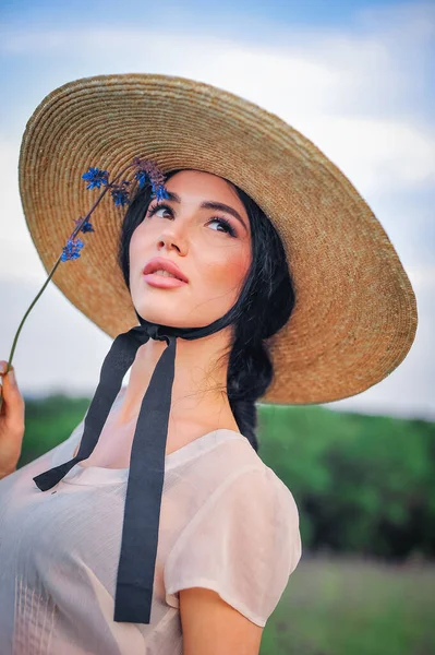 Beautiful Young Woman Straw Hat Dress Basket Flowers — Stok fotoğraf