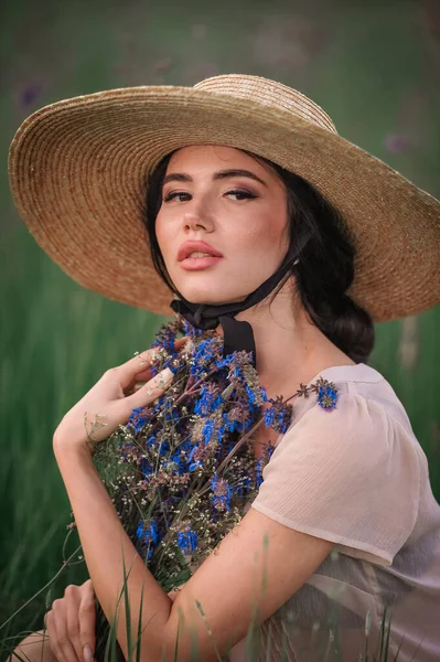 Beautiful Young Woman Hat Straw Dress Field — Stok fotoğraf