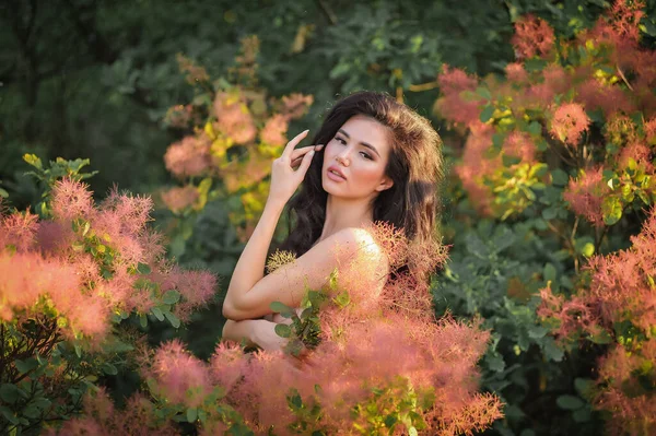 Vacker Ung Kvinna Park — Stockfoto