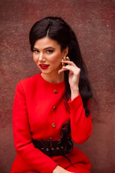 Beautiful Young Woman Red Lips Jewelry Dark Background — Stock fotografie