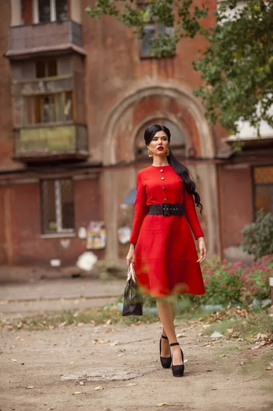 Beautiful Young Woman Red Dress Coat Posing Street — Φωτογραφία Αρχείου
