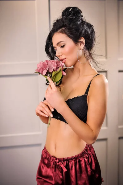Beautiful Young Woman Roses Her Hands — Stok fotoğraf