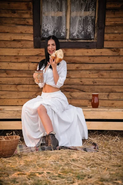 Beautiful Young Woman White Dress Sitting Wooden Bench Straw Hat — Stock Photo, Image