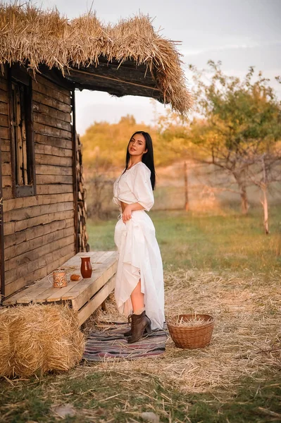 Beautiful Young Woman Straw Hat White Dress Haystack Countryside — Stok fotoğraf