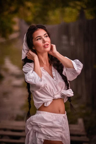 Beautiful Young Woman White Dress Veil Wooden Bridge 免版税图库照片