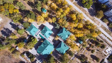 Tiraspol, Moldova 'da gazilerin ve yaşlıların yaşadığı bir sağlık merkezinin havadan görünüşü