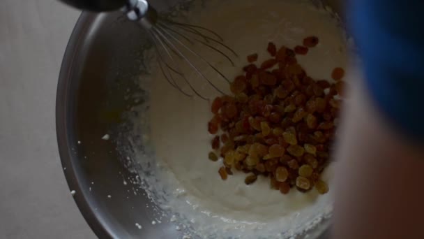 Preparación Cazuela Queso Dulce Chef Está Mezclando Ingredientes Dos Tipos — Vídeo de stock