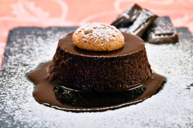 Bonet, Piedmontese mutfağının tipik bir kaşık tatlısıdır.