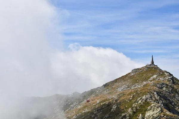 Socha Vykupitele Vrcholku Mombarone Pohraničního Vrcholu Mezi Piemontem Valle Aosta — Stock fotografie