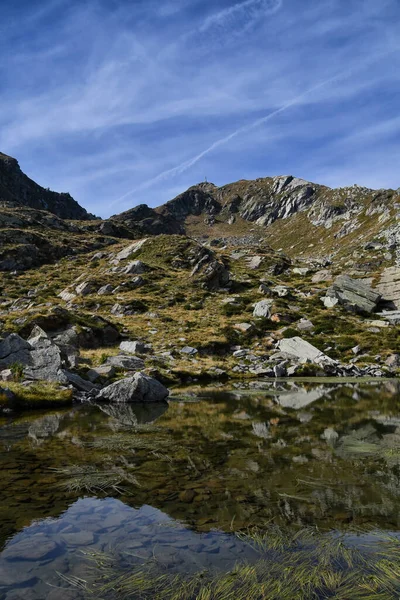 Lac Pasci Lac Mombarone Situé Sur Chemin Qui Monte Sommet — Photo