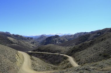 Cordoba geçidi, Bariloche 'den San Martin de los Andes' e giderken. Neuquen vilayetindeki patagonya Arjantin dağlarının manzarası