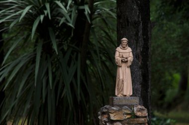San Francisco de Asis figürlü Fransisken kilisesi. Fransisken Katolik dini