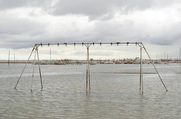 Terk edilmiş hamak, epecuen selinde terk edilmiş çocuklar için oyun
