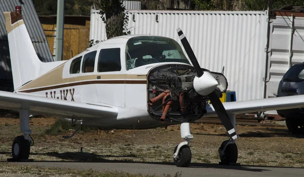 Bariloche Havalimanı Nın Hangasında Çok Hafif Bir Uçak Hafif Uçaktan — Stok fotoğraf