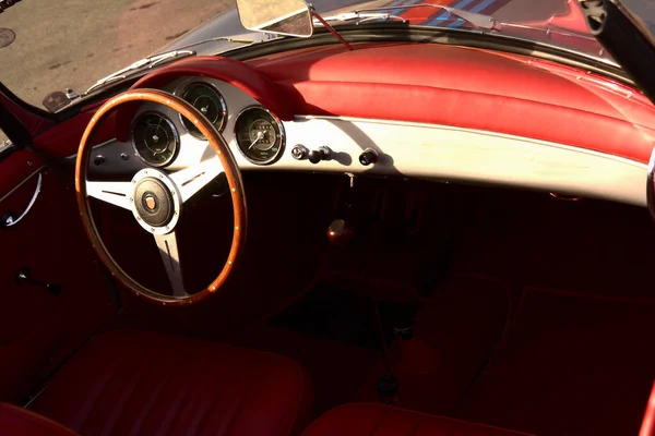 Vintage Car Interior Red Leather Convertible Classic Lugo Car — Stock Photo, Image