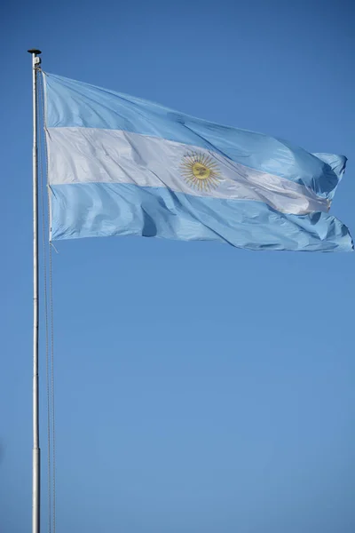 Bandera Argentina Izada Poste Con Cielo Fondo —  Fotos de Stock