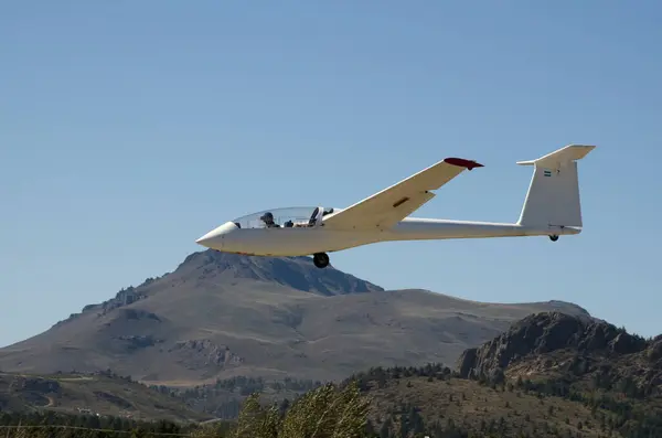 Planeador Ultraligero Avión Volando Cerca Las Montañas — Foto de Stock