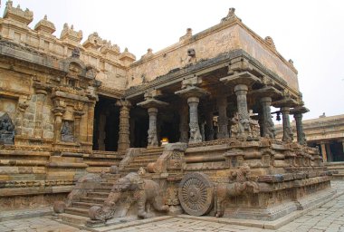 Airavateswara Tapınağı, Gangaikunda Tapınağı 'nın kısmi genel görünüşü. Hindistan 'ın güneyindeki antik tapınaklardan biri. Tamil Nadu, Hindistan.