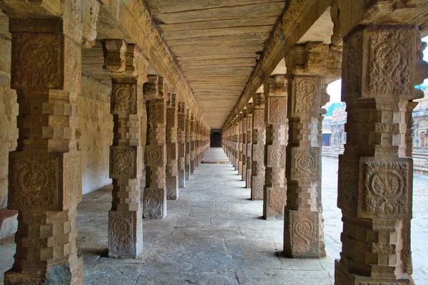古老而简单的石柱雕刻 Airavateswara神庙 印度南部的一座古寺 泰米尔纳德邦 — 图库照片