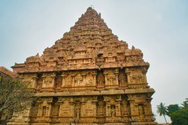 Brihadisvara Tapınağı, Gangaikunda Tapınağı 'nın kısmi bakış açısı. Adi Kumbeswarar Tapınağı, Kumbakonam tanrısı Shiva 'ya adanmış bir Hindu tapınağıdır. Tamil Nadu, Hindistan.