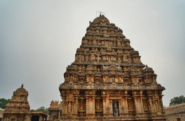 Brihadisvara Tapınağı, Gangaikunda Tapınağı 'nın kısmi bakış açısı. Hindistan 'ın güneyindeki antik tapınaklardan biri. Tamil Nadu, Hindistan.