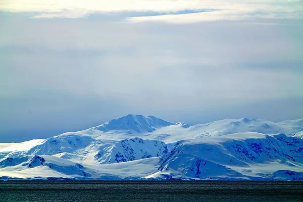 Различные Типы Айсбергских Пейзажей Льдины Ледники Океаны Радиоактивные Облака Солнце — стоковое фото