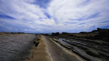 Okyanustaki erozyon ve yıpranma. Garip kayalar ve taşlar oluşturur. Fugang Geopark (Xiaoyeliu), Doğal Taş Heykel Parkı. Taitung İlçesi, Tayvan