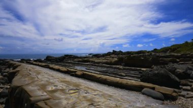 Okyanustaki erozyon ve yıpranma. Garip kayalar ve taşlar oluşturur. Fugang Geopark (Xiaoyeliu), Doğal Taş Heykel Parkı. Taitung İlçesi, Tayvan